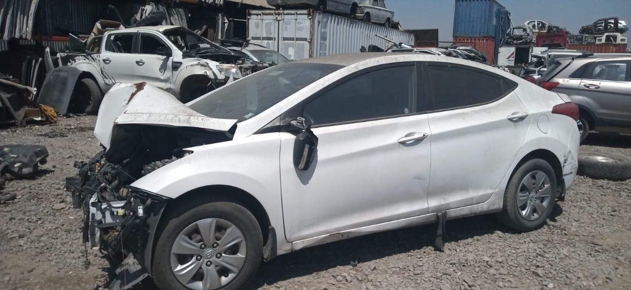  Hyundai ELANTRA 2013    EN DESARME